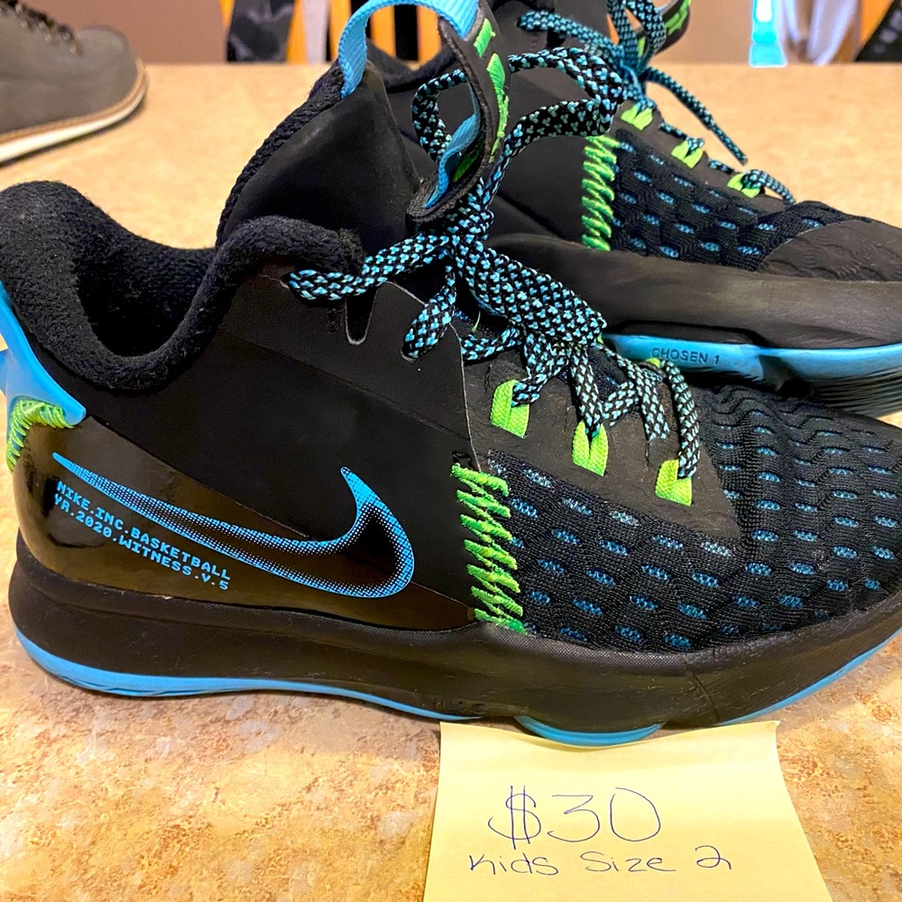 Nike Kids' Lebron Witness V Basketball Shoe Little Kid